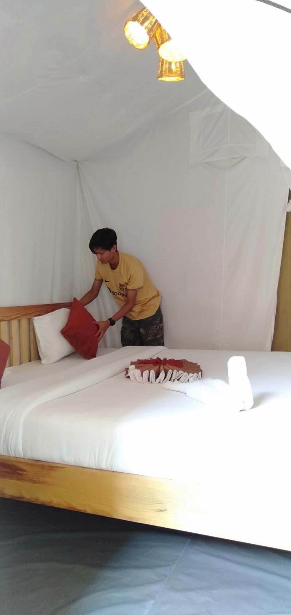 Kalash Parkaze And Tent Inn Pokhara Buitenkant foto