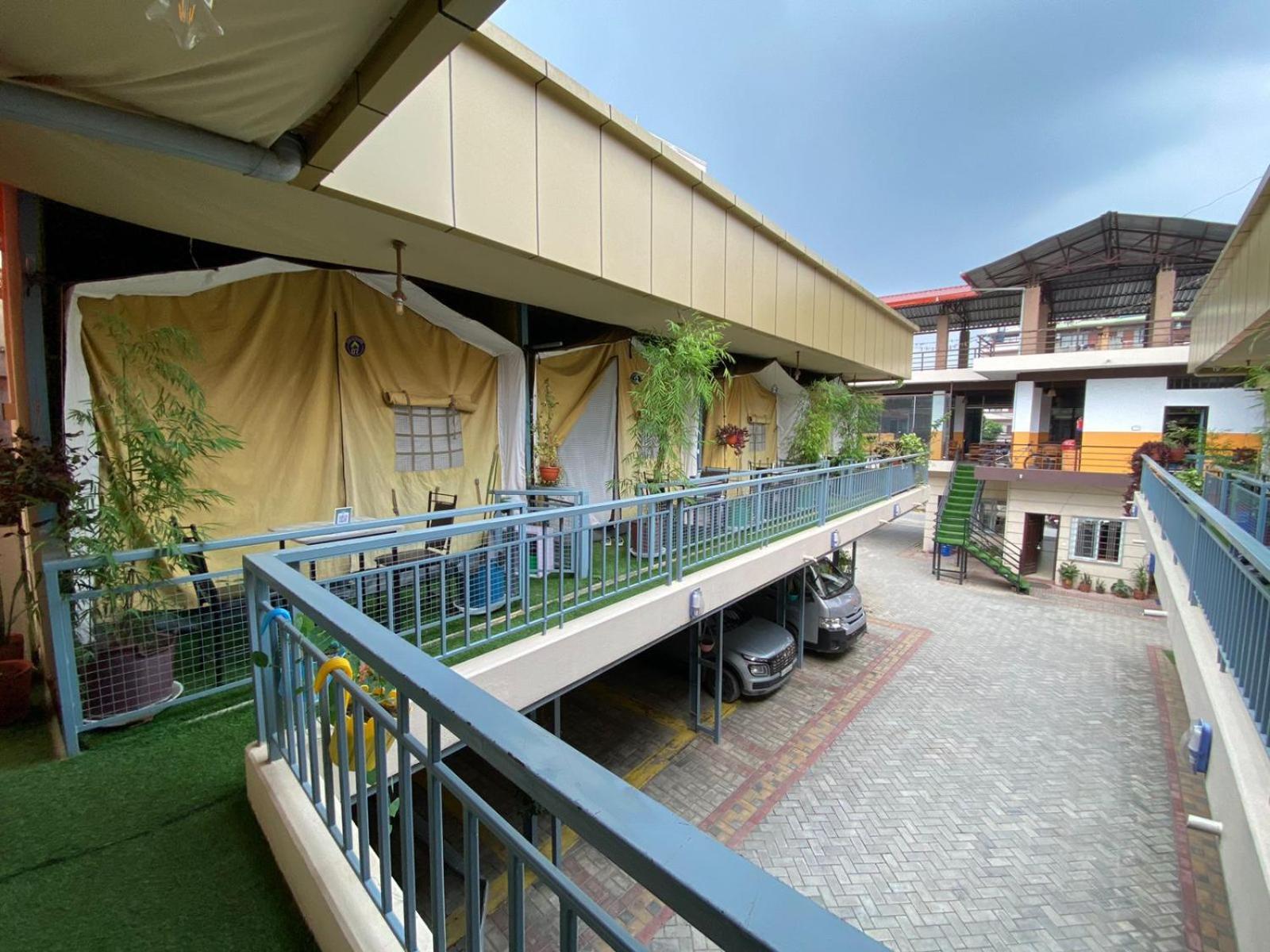 Kalash Parkaze And Tent Inn Pokhara Buitenkant foto
